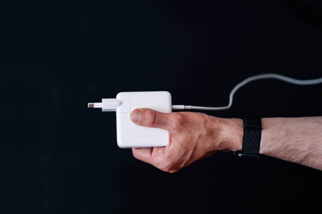 A laptop típusára szükség van a megfelelő laptop töltő kiválasztásához.